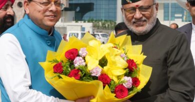 मुख्यमंत्री धामी ने एयरपोर्ट पर किया उपराष्ट्रपति का स्वागत
