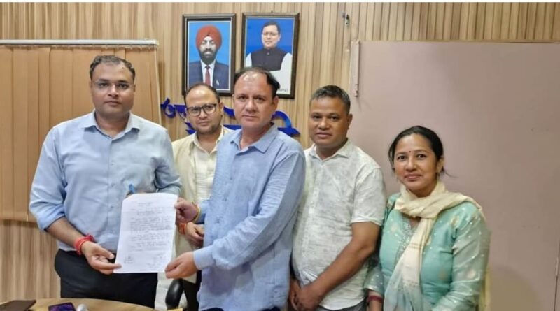 रेल लाइन के 400 मीटर फ्रीज जोन का विरोध तेज, प्रतिबंध हटाने की उठी मांग