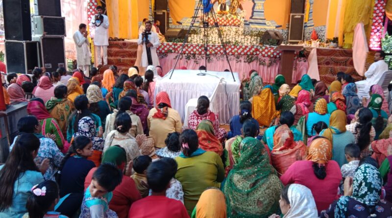 शिव महापुराण कथा के दूसरे दिन उमड़ी श्रद्धालुओं की भीड़, भक्तिमय हुआ पुष्केश्वर शिवालय