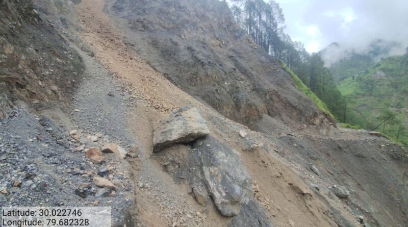 भारी बारिश से थराली क्षेत्र की छह सड़कें बाधित, चार पर यातायात बहाल