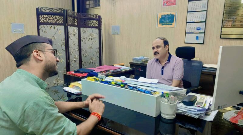 रुद्रप्रयाग की सड़क और पुल परियोजनाओं पर मुख्य अभियंता से मिले मोहित डिमरी
