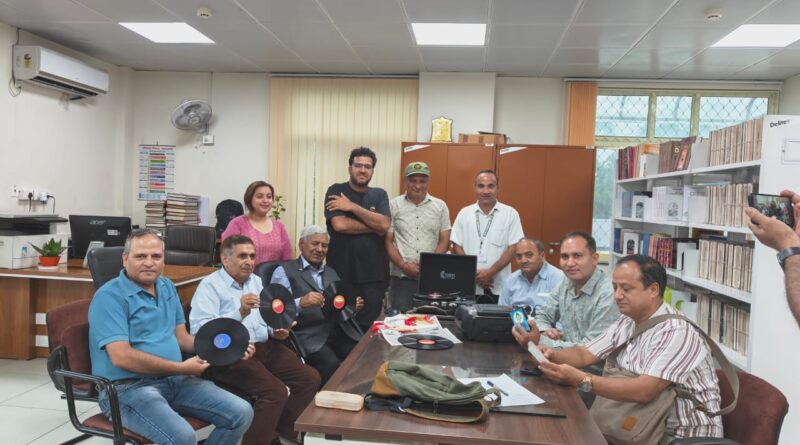 दून पुस्तकालय एवं शोध केन्द्र की पहल पर कुमाऊँनी भाषा के पांच दुर्लभ ग्रामोफोन रिकॉर्ड्स को डिजिटल किया गया.
