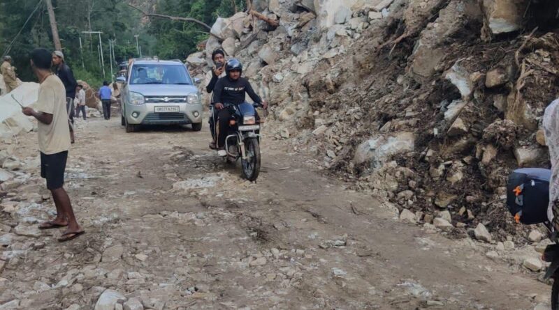 38 घंटे बाद खुला ग्वालदम-सिमली राष्ट्रीय राजमार्ग, पिंडर घाटी के लोगों ने ली राहत की सांस
