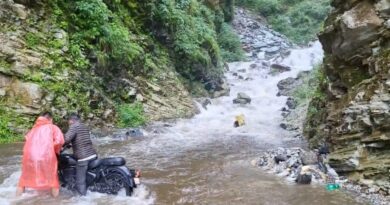 आठ साल से बुरूकोट गधेरे पर पुल का इंतजार, ग्रामीणों में रोष