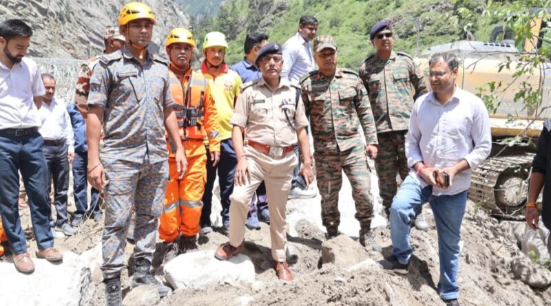 तमक नाले का जिलाधिकारी ने किया स्थलीय निरीक्षण, राहत एवं बचाव कार्यों का लिया जायजा