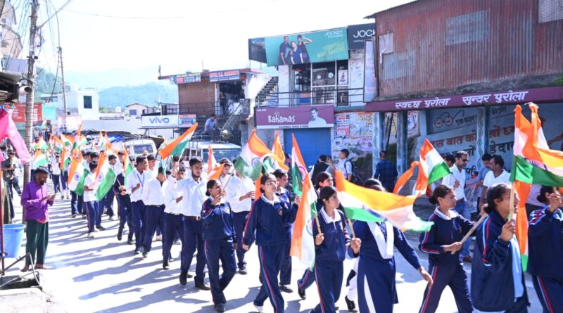 तिरंगे के रंग में रंगा उत्तरकाशी, पुरोला से जिला मुख्यालय तक निकली भव्य रैलियां