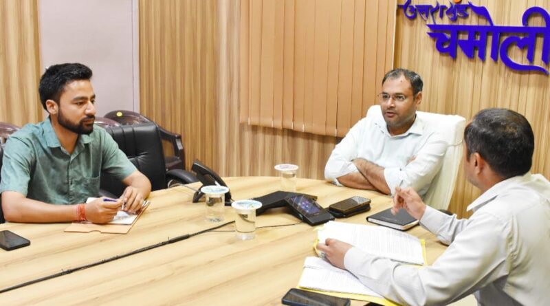 जोशीमठ के27 परिवारों के विस्थापन प्रस्ताव को शासन भेजने पर बनी सहमति