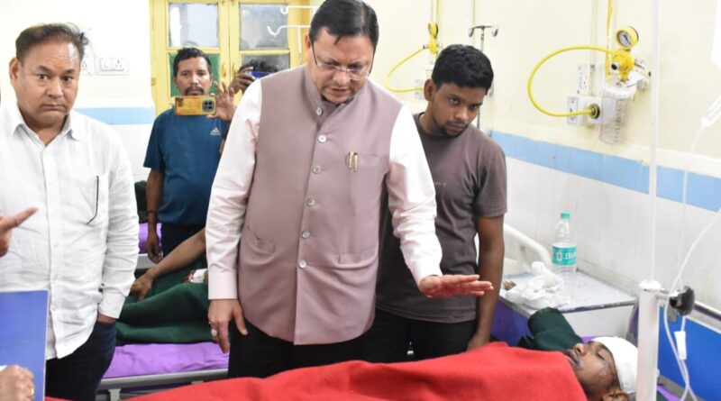 मुख्यमंत्री धामी ने टनल हादसे के घायलों का हालचाल जाना