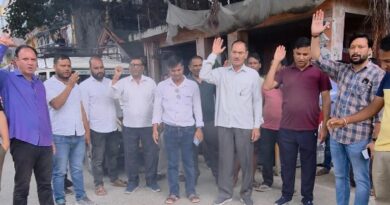 हल्द्वानी में मंच के कथित शुद्धिकरण के विरोध में कांग्रेस ने फूंका भाजपा  सरकार का पुतला