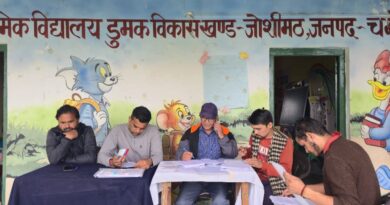 दुर्गम डुमक गांव में घर-घर पहुंचकर विशेष गहन पुनरीक्षण कर रही निर्वाचन टीम