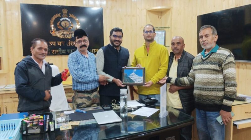 प्राचीन गौँख मार्ग के चौड़ीकरण में वन विभाग की अड़चन से ग्रामीणों में आक्रोश