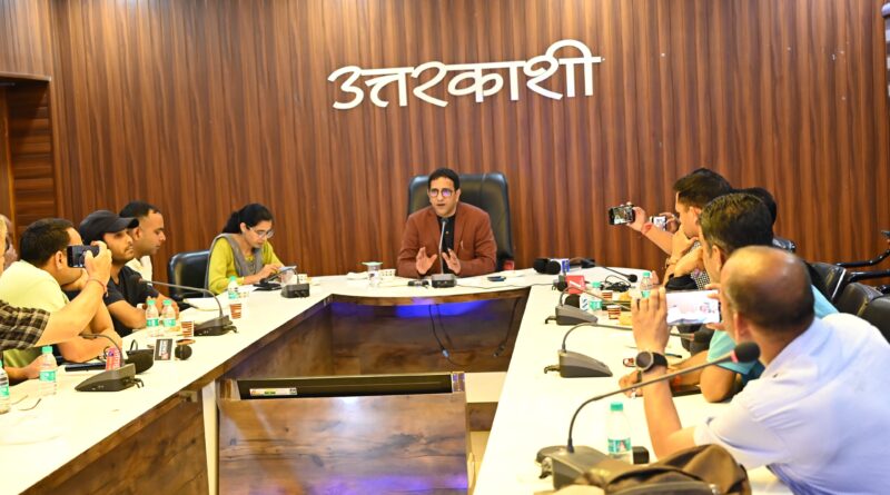 निर्वाचक नामावली को शुद्ध और पारदर्शी बनाने में जुटा उत्तरकाशी प्रशासन