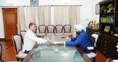 संस्कृत सप्ताह से पहले राज्यपाल से मिले संस्कृत शिक्षा सचिव