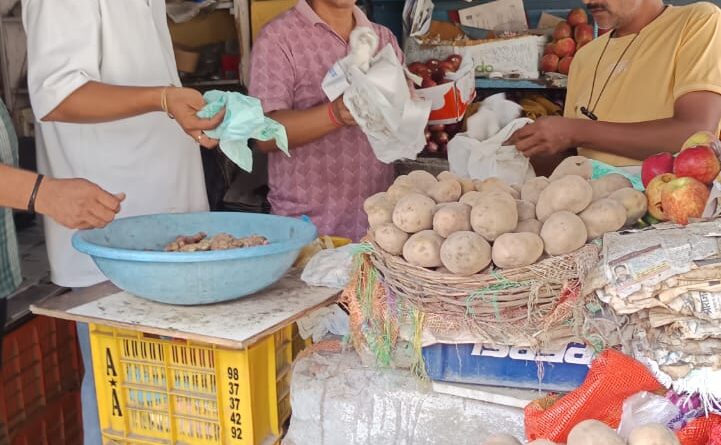 सिंगल यूज प्लास्टिक और अतिक्रमण पर पालिका की कार्रवाई, 6200 रुपये जुर्माना