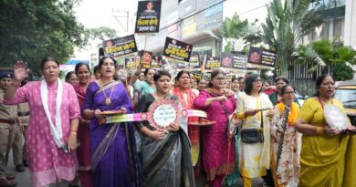 मुख्यमंत्री धामी को राखी भेंट कर महिला कांग्रेस ने उठाया अंकिता हत्याकांड का सवाल