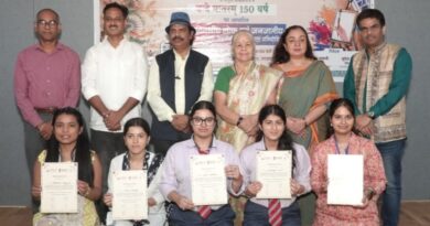 ग्राफिक एरा में ‘वन्दे मातरम्–150 वर्ष’ के रंगों में जीवंत हुई भारतीय लोक एवं जनजातीय कला
