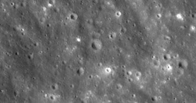 नासा के LRO ने चंद्रमा पर फाल्कन 9 रॉकेट के प्रभाव से बने गड्ढे की तस्वीरें लीं, मिले कई नए विवरण