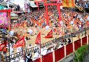 देवीधुरा में आठ मिनट तक चली ऐतिहासिक बग्वाल, फल-फूलों से आमने-सामने हुए चार खाम