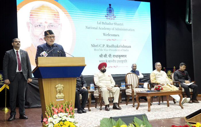 उपराष्ट्रपति श्री सीपी राधाकृष्णन ने मसूरी स्थित एलबीएसएनएए में 2024 बैच के प्रशिक्षु आईएएस अधिकारियों को संबोधित किया