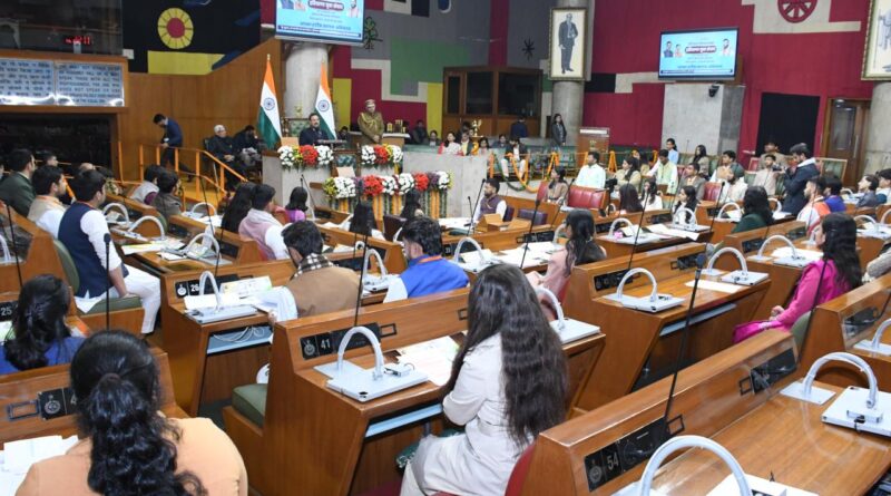 युवा संवाद पर कांग्रेस ने उठाए सवाल, कहा—संवाद के साथ जवाब भी दे सरकार