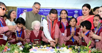दिव्यांग बच्चों संग धामी ने मनाया जन्मदिन