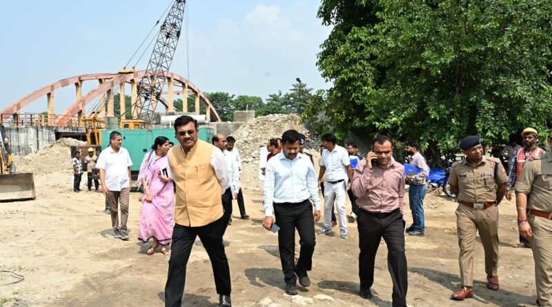 अर्ध कुंभ मेला-2027 की तैयारियों को लेकर मुख्य सचिव ने निर्माण स्थलों का किया स्थलीय निरीक्षण