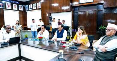 देवप्रयाग के मेधावी विद्यार्थियों ने मुख्य सचिव से की मुलाकात