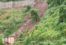 बारिश से गौचर-दुवा कांडा मोटर मार्ग क्षतिग्रस्त, कई मकानों पर मंडराया खतरा