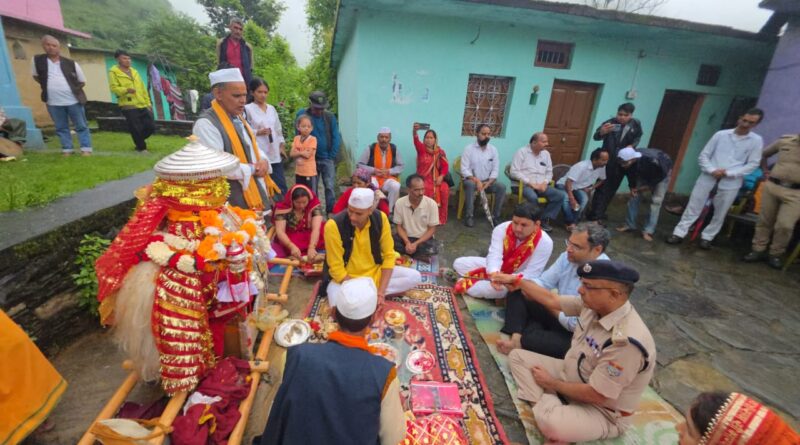 बड़ी जात शुरू : नन्दा के दरबार में डीएम-एसपी ने की पूजा-अर्चना