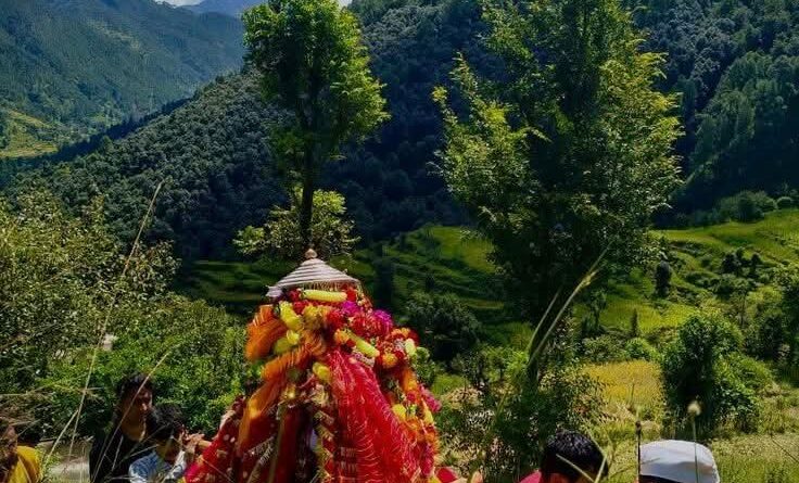 कैलाश की ओर बढ़ रहीं नंदा की तीन डोलियां, यात्रामार्ग नंदामय