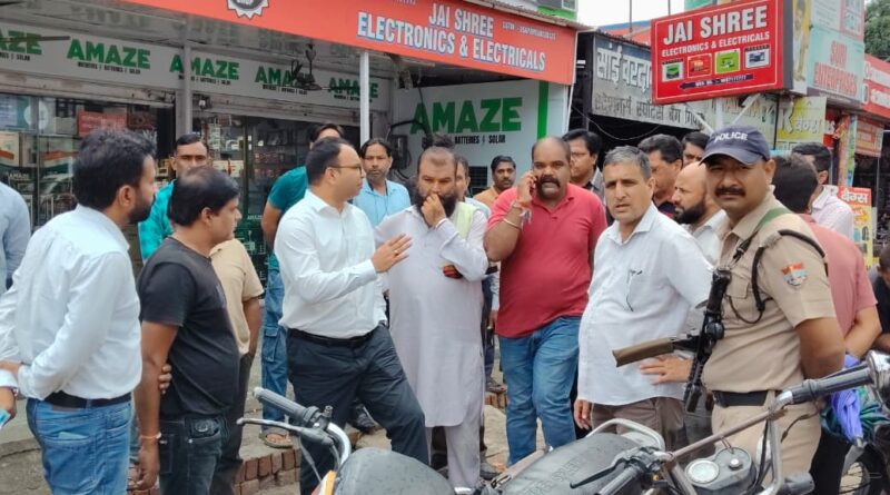 कुंभ मेला की विकास योजनाओं को लेकर स्थानीय व्यापारियों की आशंकाएं संवाद से हुईं दूर