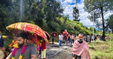 कैलाश की ओर बढ़ रहीं नंदा देवी की तीनों डोलियां