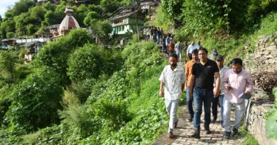 उत्तरकाशी के डख्याट गांव में चौपाल, डीएम ने सुनीं ग्रामीणों की समस्याएं