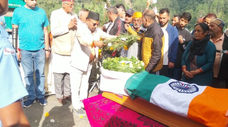 वायुसेना के सार्जेंट आशीष जुयाल का आकस्मिक निधन, सैन्य सम्मान के साथ अंतिम संस्कार