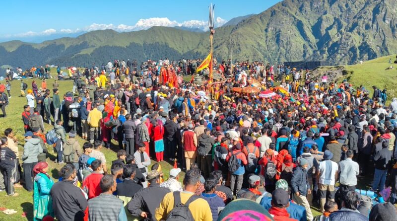 बड़ी जात बगवाबासा पहुंची, बधाण की लोकजात वेदनी से लौटी