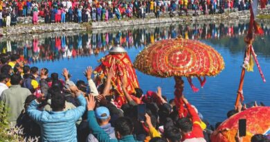 कठिन रूपकुंड-ज्यूरागली मार्ग पार कर शीला समुद्र पहुंची नंदादेवी बड़ी जात