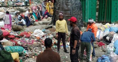 यमुनोत्री में आस्था के साथ बढ़ा कचरे का पहाड़, खच्चरों से ढोए जा रहे पूजा-अवशेष