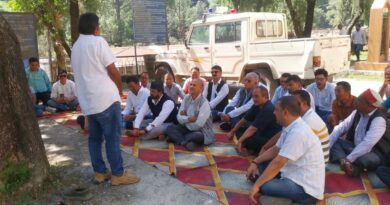 बुनियादी समस्याओं को लेकर थराली तहसील में कांग्रेस का धरना-प्रदर्शन