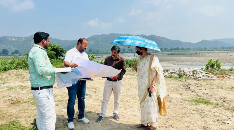 कुंभ मेला-2027 की तैयारियों में तेजी, सड़कों एवं मेला भूमि के समतलीकरण कार्यों का मेलाधिकारी ने किया निरीक्षण