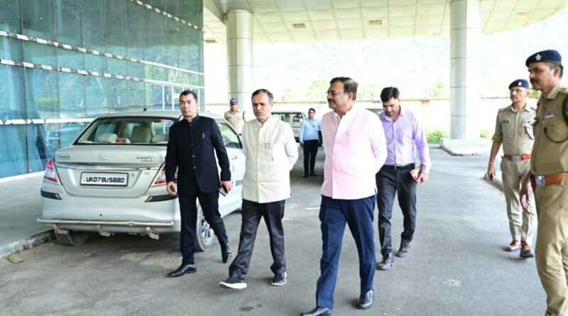 चिन्यालीसौड़ हवाई पट्टी की सुविधाएं होंगी मजबूत, मुख्य सचिव ने किया निरीक्षण
