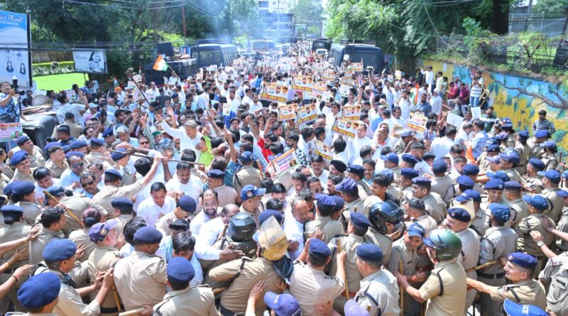 निर्वाचन आयोग के खिलाफ उत्तराखंड कांग्रेस का प्रदर्शन, राष्ट्रपति से हस्तक्षेप की मांग