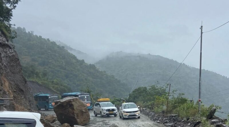 मूसलाधार बारिश को देखते हुए उत्तरकाशी प्रशासन अलर्ट