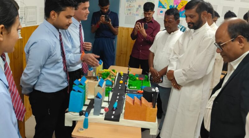 गौचर पॉलिटेक्निक में जिला स्तरीय प्रतियोगिताएं, छात्रों ने दिखाई प्रतिभा