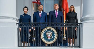 Trump Greets Xi at White House, Where Pomp May Mask Tensions