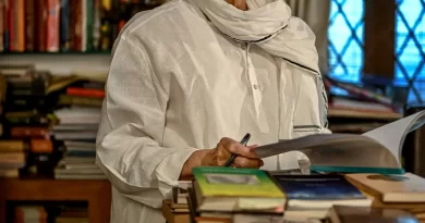92 की उम्र में भी प्रेम और जीवन में कविता खोजते गुलज़ार