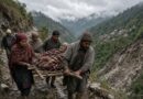 दो दशक से अधूरी सड़क और डोली में मरीज: उत्तराखंड में सड़क संपर्क के आंकड़ों के बीच पहाड़ की दूसरी तस्वीर