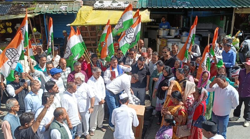गोपेश्वर में कांग्रेस की ‘लोकतंत्र बचाओ’ रैली, मुख्य निर्वाचन आयुक्त के खिलाफ प्रदर्शन