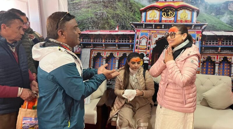 रानी मुखर्जी ने एक ही दिन किए केदारनाथ और बदरीनाथ के दर्शन