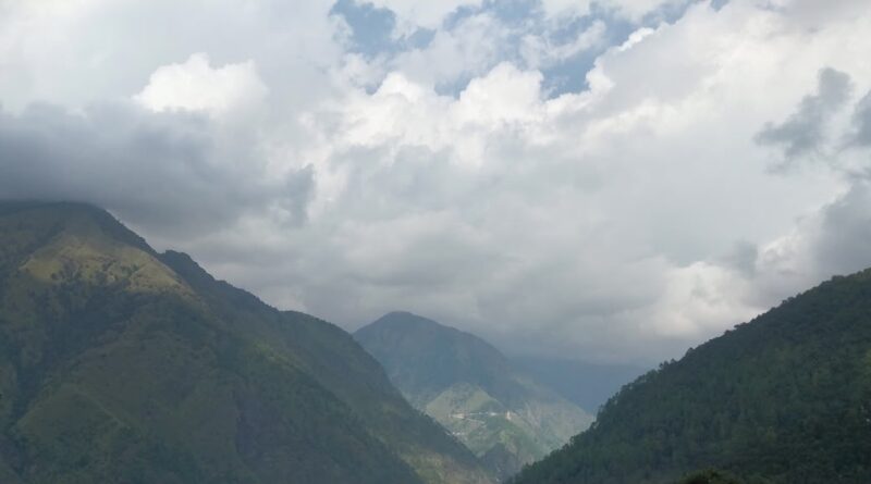 बेमौसम बारिश से पिंडर घाटी की नकदी फसलों पर संकट