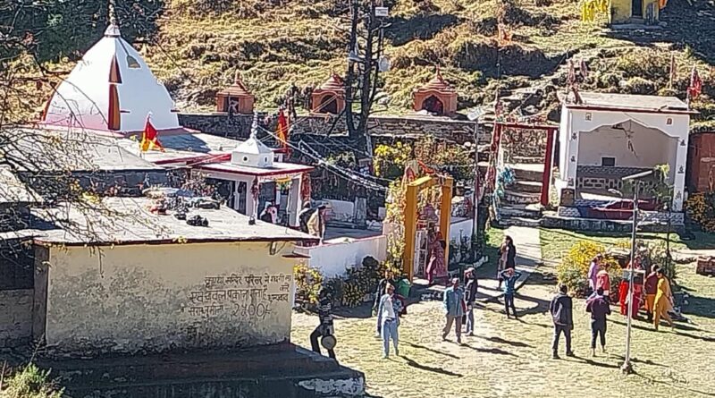 नवरात्रि के पर्व पर बधाणगढ़ी में लगा नंदा भक्तों का तांता